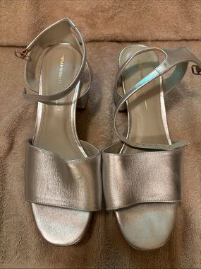 Intentionally Metallic Silver Block Heel Sandals with Ankle Strap - Size 10